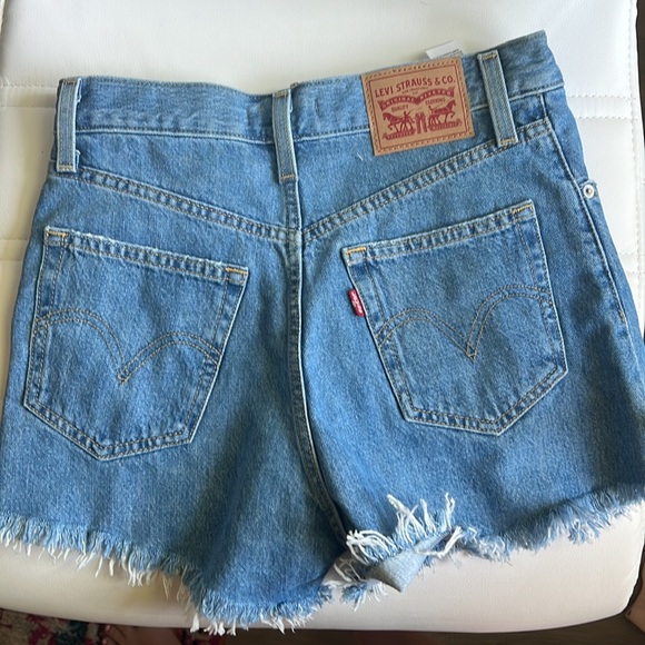 Levi shorts size 24 - Picture 2 of 2